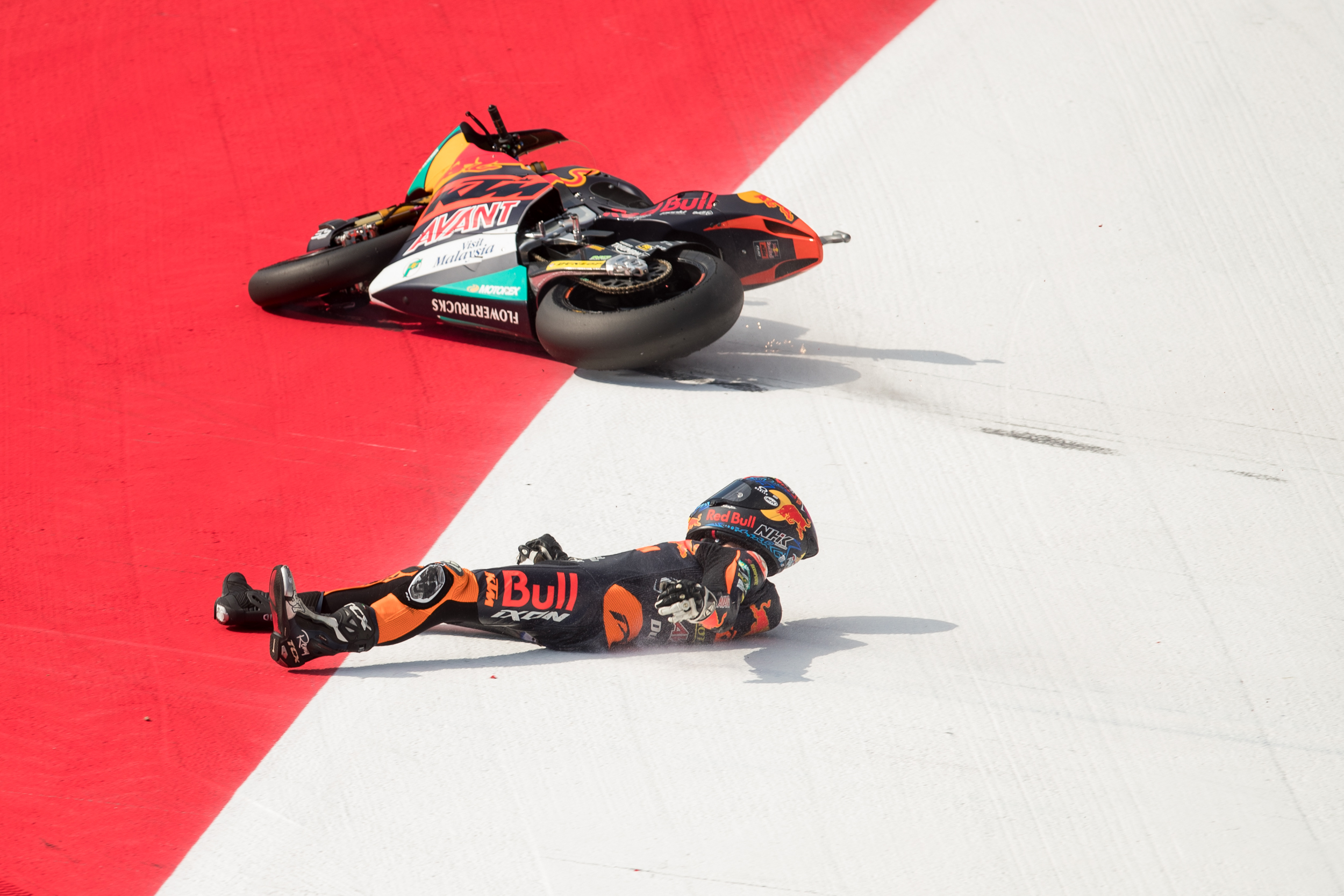 MotoGP - Spielberg 2021 - Crash in Turn 1 - Brad Binder