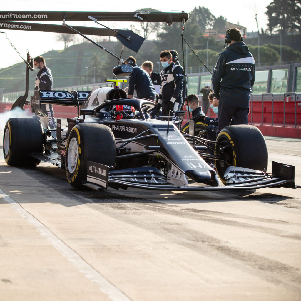 Pit stop take-off - Alpha Tauri Shakedown Imola 2021 -